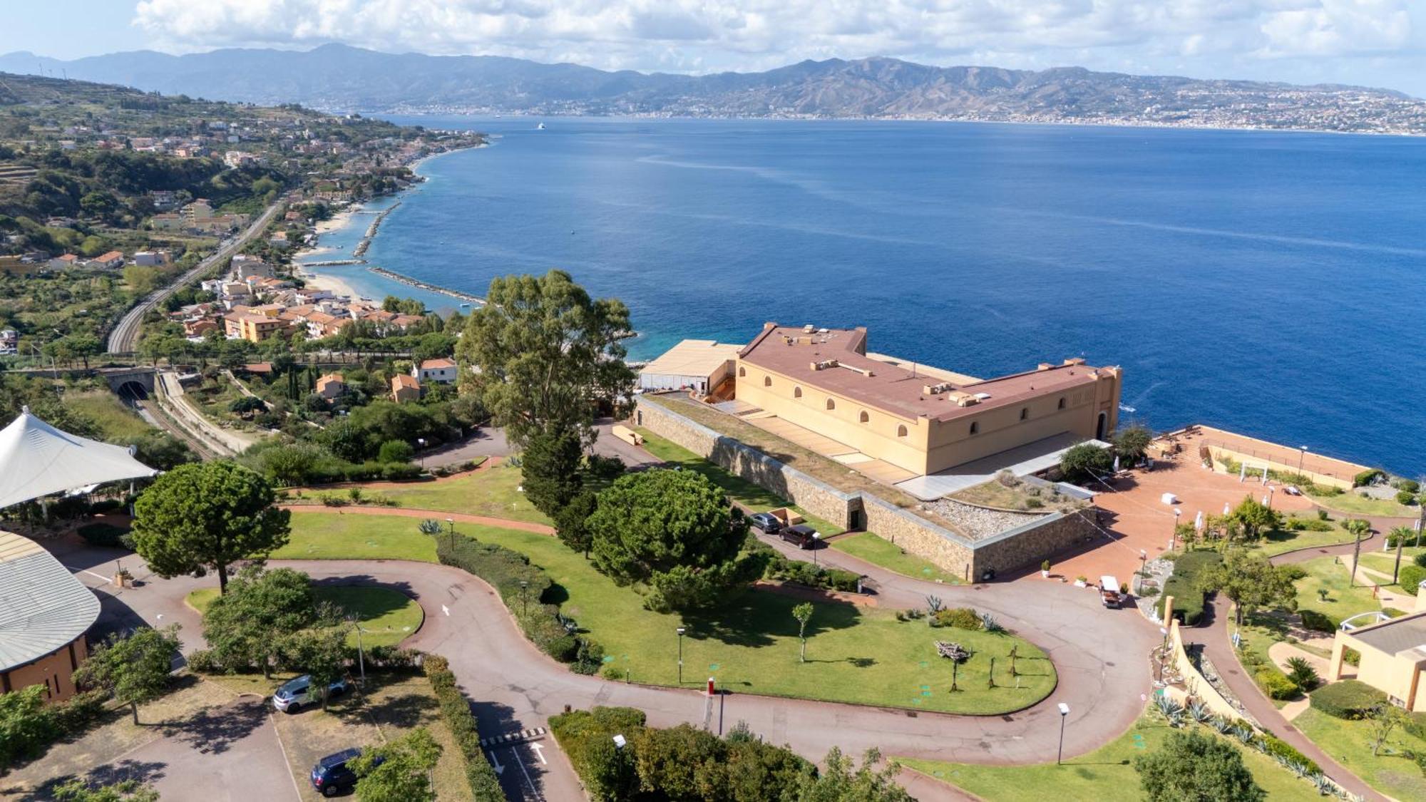 Altafiumara Resort & Spa Villa San Giovanni Bagian luar foto
