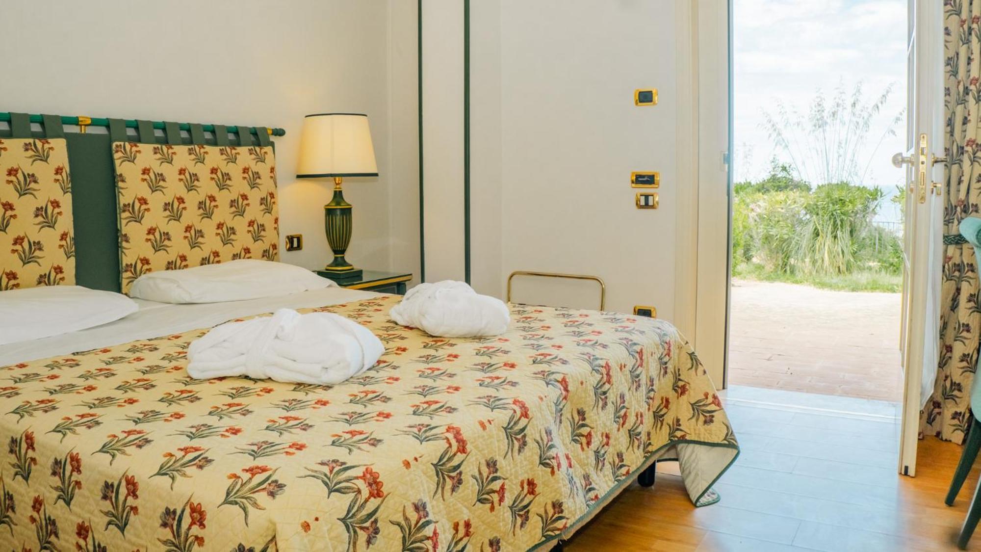 Altafiumara Resort & Spa Villa San Giovanni Bagian luar foto